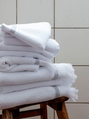 Towels made of soft organic cottonBeautiful tiny grey stripesCombine the towels with other colours for a personal touchNote: we recommend soaking the towel in cold water 24 hours before you start using itHåndklæde
